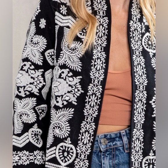LA-LOLA-Embroidered Crop Jacket - Picture 6 of 14